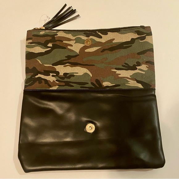 NWT Funky Monkey Camouflage Fold-Over Zippered Clutch - Picture 7 of 16